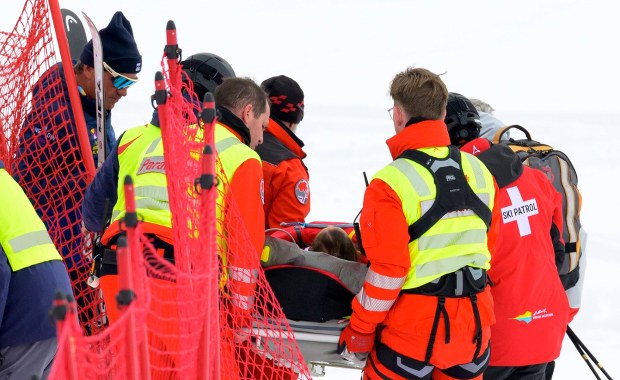 Koszmarny upadek na stoku w St. Moritz. Mistrzyni olimpijska na noszach 