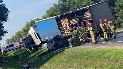 Koszmarny wypadek na Mazowszu. Nie żyje jedna osoba