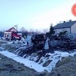 Koszmarny wypadek niedaleko Łowicza. Auta stanęły w płomieniach
