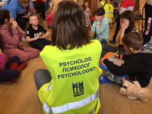 Koszmary, obgryzanie paznokci, wyrywanie włosów, rzęs. Psycholożka o traumie wojny