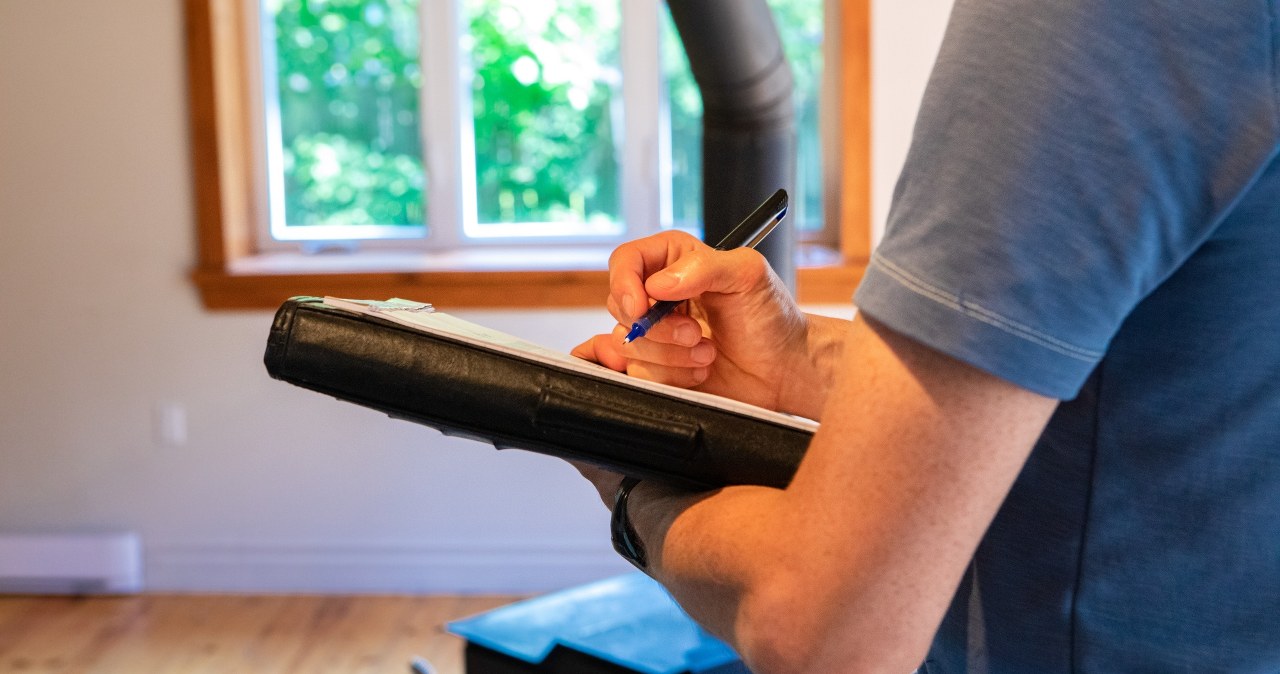 Koszt sporządzenia świadectwa energetycznego dla standardowego mieszkania lub domu jednorodzinnego wynosi zwykle od 250 do 500 zł. /123RF.com /123RF/PICSEL