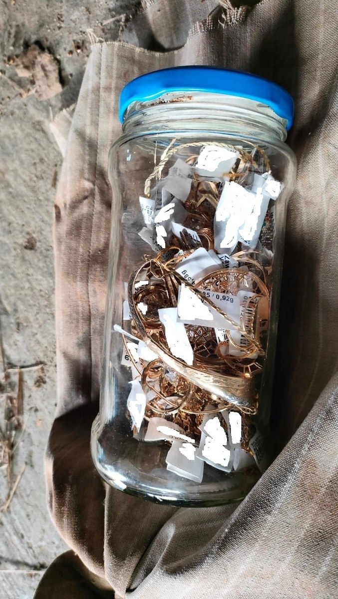 Kosztowności skradzione przez mężczyznę /KMP Rzeszów /Policja