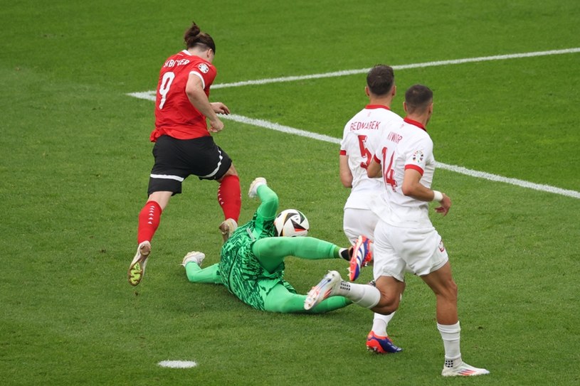 Kosztowny błąd Szczęsnego w meczu z Austrią. Polacy dobici po tym rzucie karnym [WIDEO]