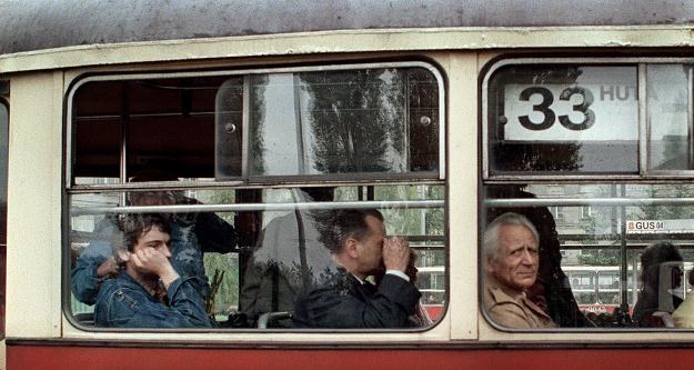 Koszty dojazdu pracownik może udokumentować wyłącznie imiennymi biletami okresowymi /AFP