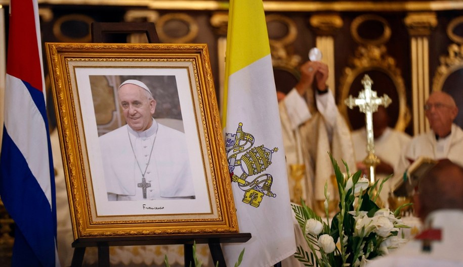 Koszty pogrzebu papieża Franciszka opłacił prywatny darczyńca /ERNESTO MASTRASCUSA /PAP