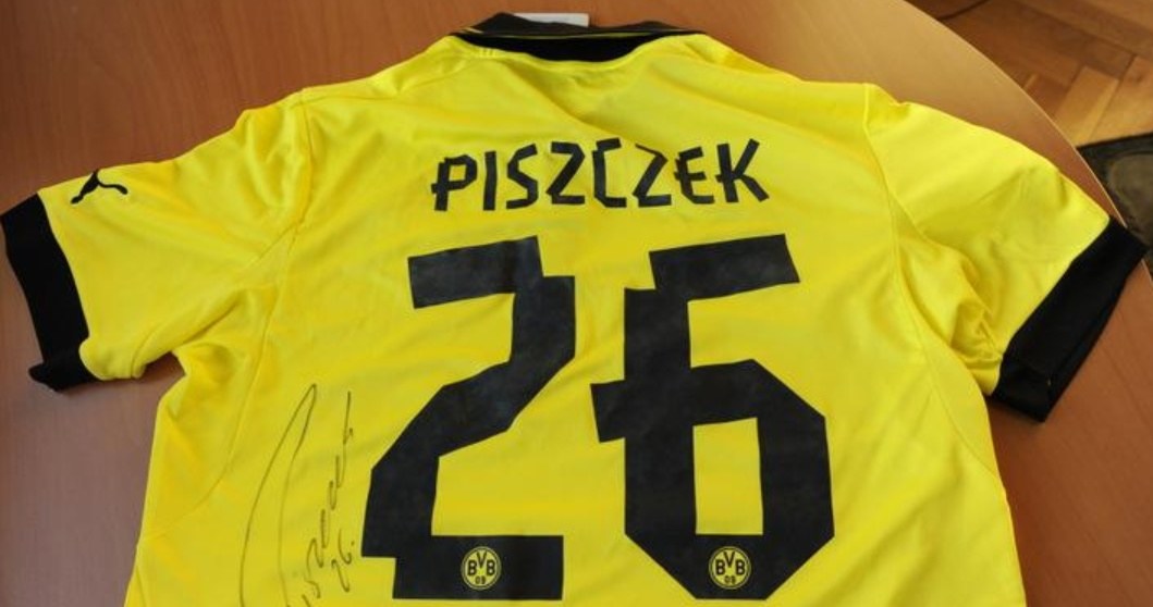 Koszulka BVB, w której grał Łukasz Piszczek /materiały prasowe