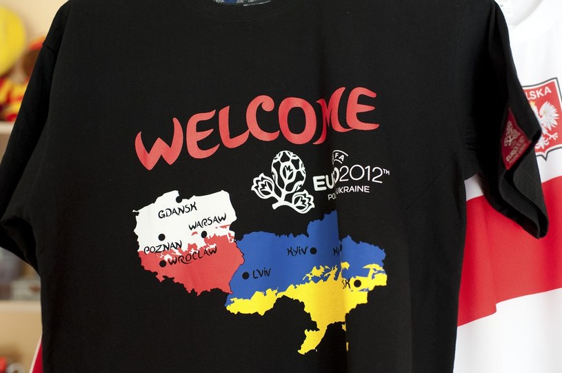 Koszulka z Euro 2012 jest fajną pamiątką, a nie strojem "na miasto" /East News