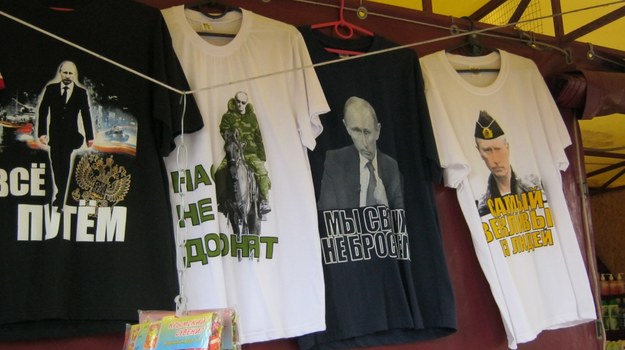 Koszulki z wizerunkiem Władimira Putina /Przemysław Marzec /RMF FM