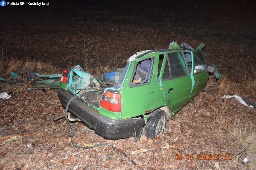 Koszyccy policjanci przyznają, że nigdy nie widzieli tak zmiażdżonego w wypadku samochodu /Policja /Informacja prasowa