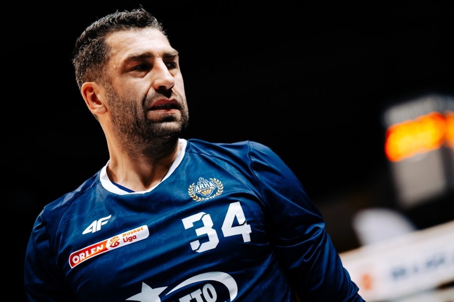 Koszykarz Adam Hrycaniuk /Mateusz Słodkowski /