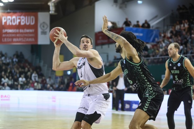 Koszykarz Legii Warszawa Josip Sobin i Sacha Killeya-Jones z Surne Bilbao Basket /Leszek Szymański /PAP