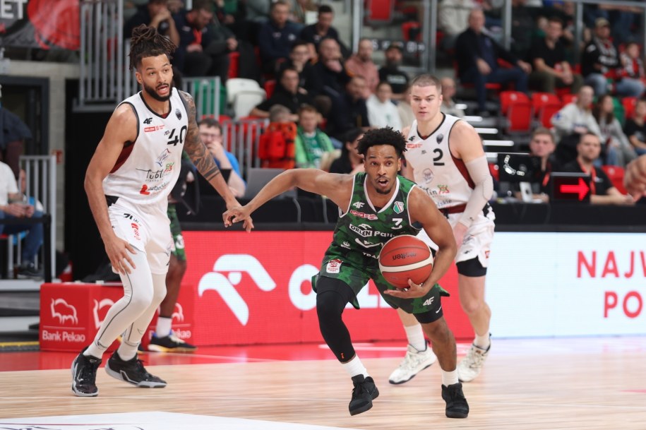 Koszykarz Polskiego Cukru Startu Lublin Barret Benson (L) i Loren Jackson (P) z Legii Warszawa /Michał Meissner /PAP