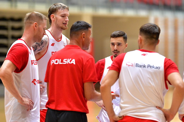 Koszykarze reprezentacji Polski podczas treningu kadry na zgrupowaniu we Wrocławiu /Sebastian Borowski /PAP