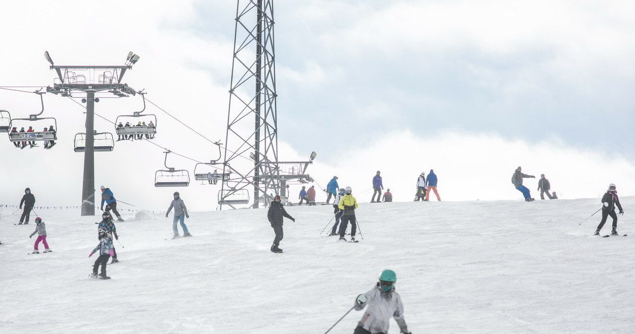 Kotelnica Białczańska to jedno z ulubionych miejsc na narty na Podhalu. Warto wybrać się tam podczas ferii zimowych. /Marek Berezowski /East News