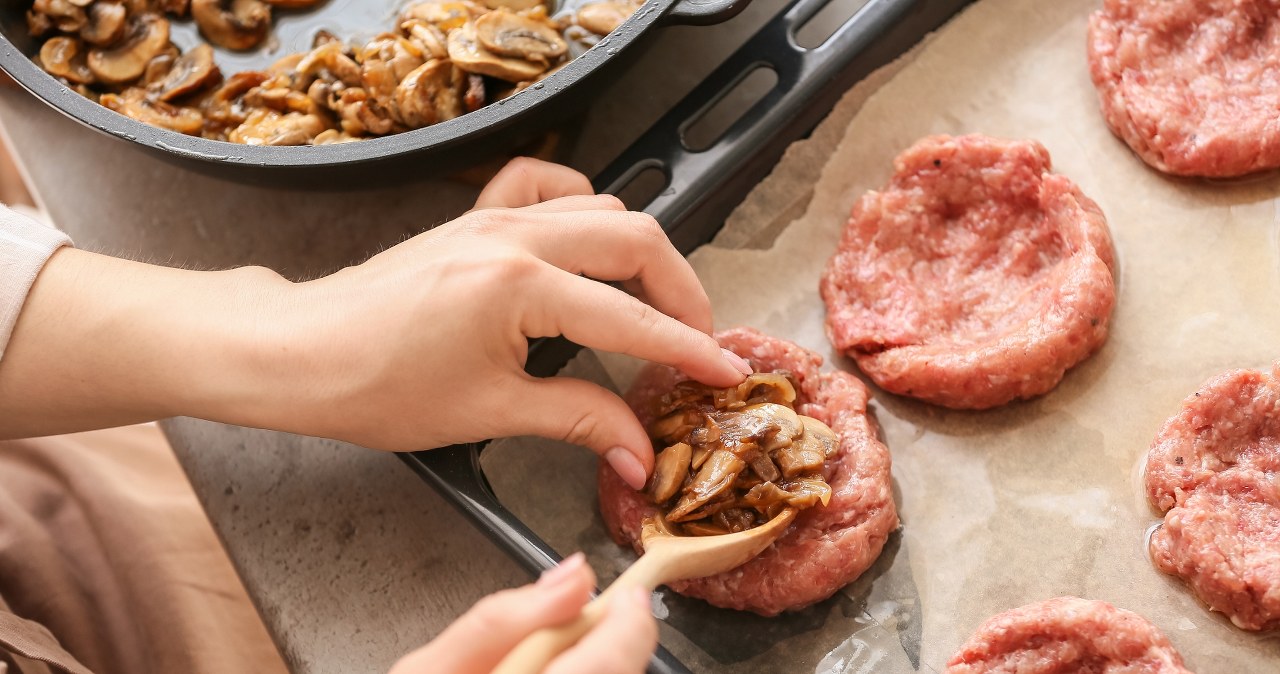 Kotlety drwala są sycące i smaczne. Pokocha je cała rodzina /123RF/PICSEL