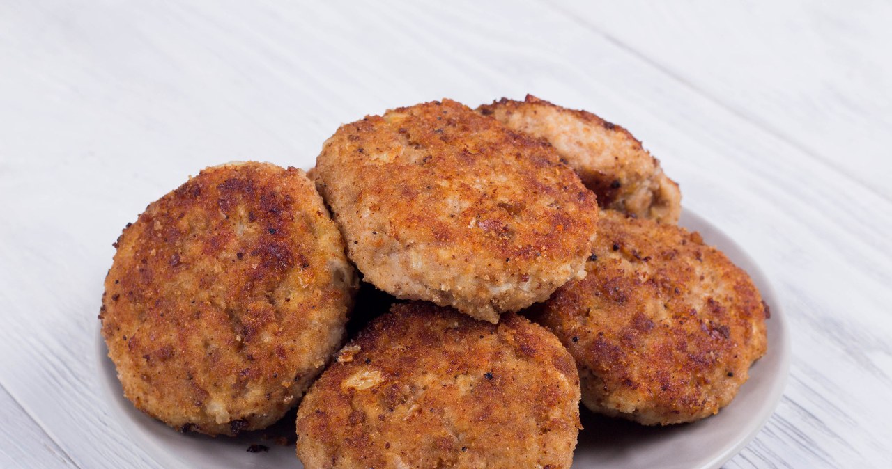 Kotlety mielone - co zrobić, żeby wyszły wilgotne w środku, a chrupiące z zewnątrz? /123RF/PICSEL