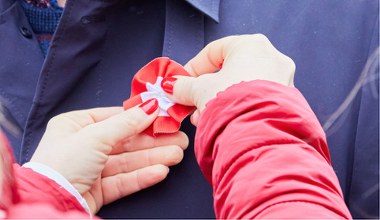 Kotylion na 11 listopada to pomyłka. Polski symbol to coś zupełnie innego