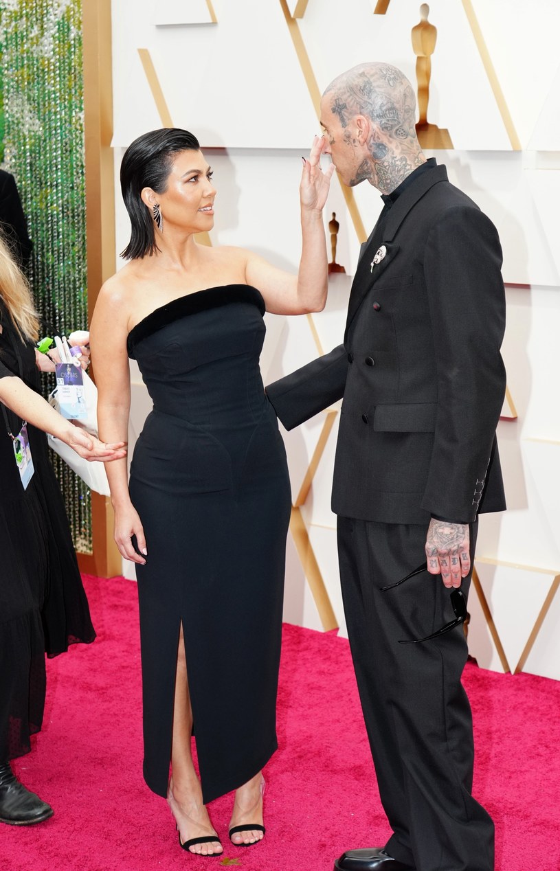 Kourtney Kardashian i Travis Baker całują się namiętnie na gali Oscarów /Jeff Kravitz /Getty Images