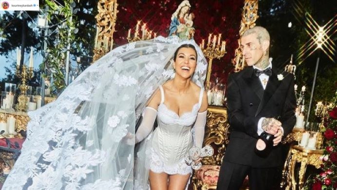 Kourtney Kardashian i Travis Barker w dniu ślubu /Instagram /materiały prasowe