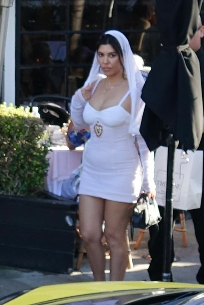 Kourtney Kardashian w dniu ślubu /BACKGRID / Backgrid USA  /East News