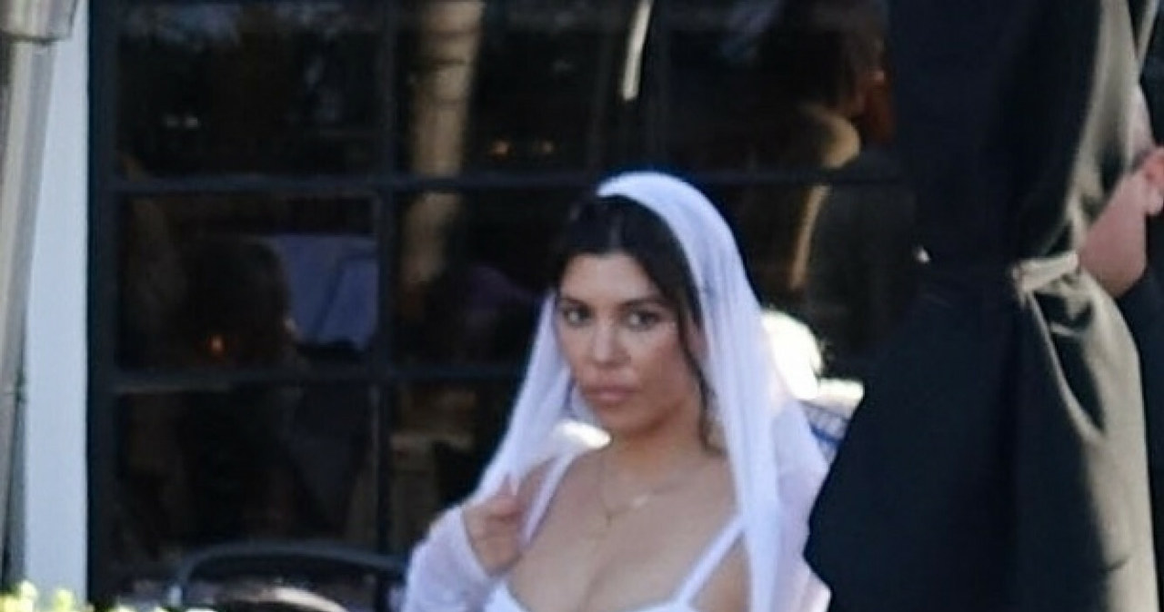 Kourtney Kardashian w dniu ślubu /BACKGRID / Backgrid USA  /East News