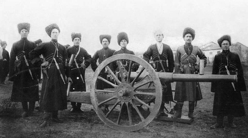 Kozaccy artylerzyści na Kaukazie /Wikimedia Commons /INTERIA.PL/materiały prasowe