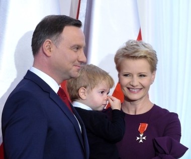 Kożuchowska została wyróżniona „za wybitne zasługi w pracy artystycznej i twórczej".

"Odznaczenie, którym zostało wcześniej nagrodzonych wielu ważnych dla mnie artystów, m.in. Jan Machulski, Tadeusz Nalepa czy opiekunowie mojego roku na studiach: Maja Komorowska i Wiesław Komasa. To dla mnie piękny dzień, cieszę się też, że przeżywałam go z moimi najbliższymi" - aktorka napisała na Facebooku.