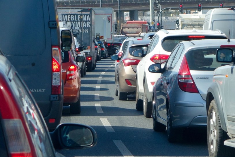 KPO oznacza uderzenie po kieszenie kierowców samochodów spalinowych /Piotr Kamionka /Reporter