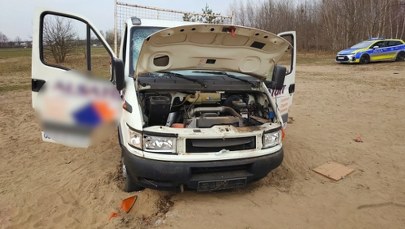 Kradli dla zabawy, zakopali auto w piasku. Młodzi złodzieje zatrzymani
