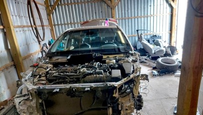 ​Kradli samochody na części. Grupa przestępcza rozbita