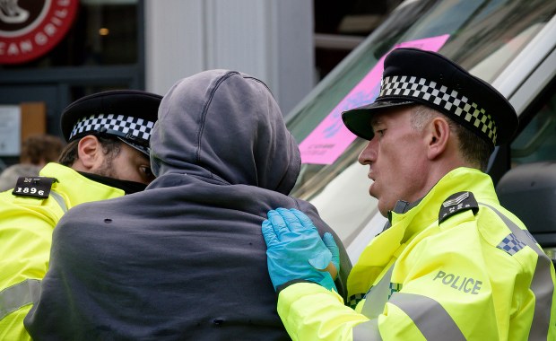 Kradną nawet pralki, zlewy i zwierzęta. Londyn opanowany przez gangi złodziei