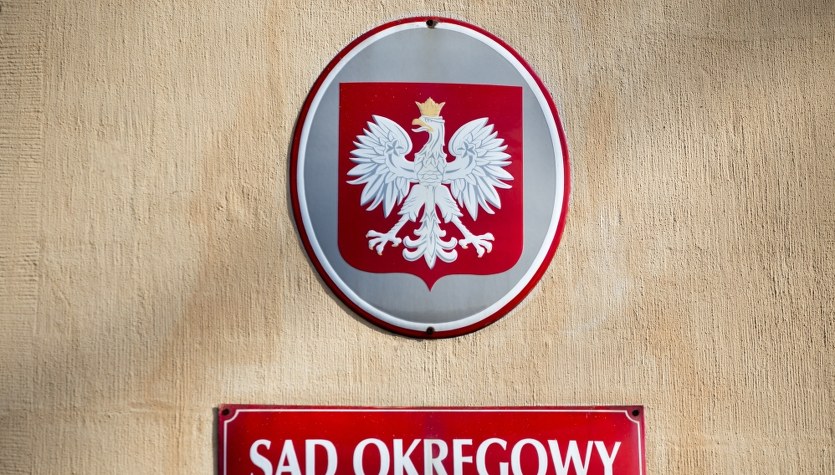 Kradzież broni z plebanii i ostrzelanie auta. Zapadł wyrok