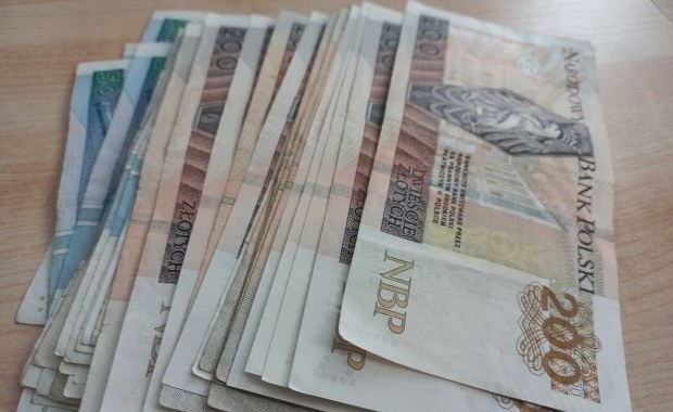 Kradzież na dyskotece. Policjanci zatrzymali dwie kobiety i odzyskali 14 tys. zł