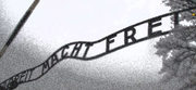 18 grudnia z muzeum byłego obozu zagłady Auschwitz skradziono historyczną tablicę z napisem "Arbeit macht frei". Kilka dni później odnaleziono ją. Trwa prokuratorskie śledztwo w tej sprawie.