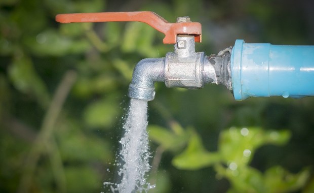 Kradzież wody z wodociągu w Dywitach. Sprawę bada policja