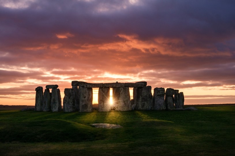 Krąg Stonehenge wciąż skrywa wiele tajemnic /123RF/PICSEL