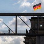 Kraj na krawędzi. "Lokomotywa Europy" zjechała na boczny tor