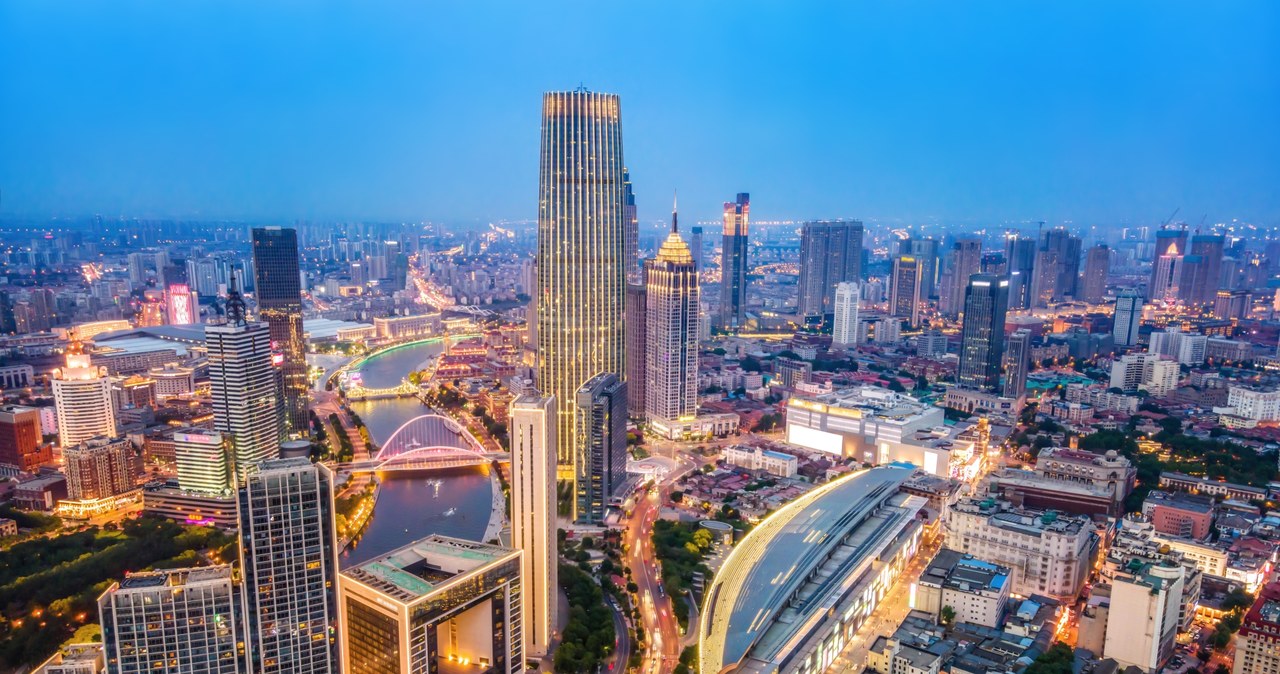 Kraje azjatyckie - Chiny, Indie czy Indonezja - mają jedne z największych na świecie firm z branży technologii finansowych. Na zdjęciu chińskie miasto Tiencin /123RF/PICSEL