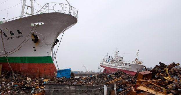 Krajobraz po tsunami z 2011 roku /AFP