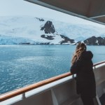 mapa Krajobraz ukryty pod lodem: Tysiące wzgórz, gór, kanionów i równin Antarktydy