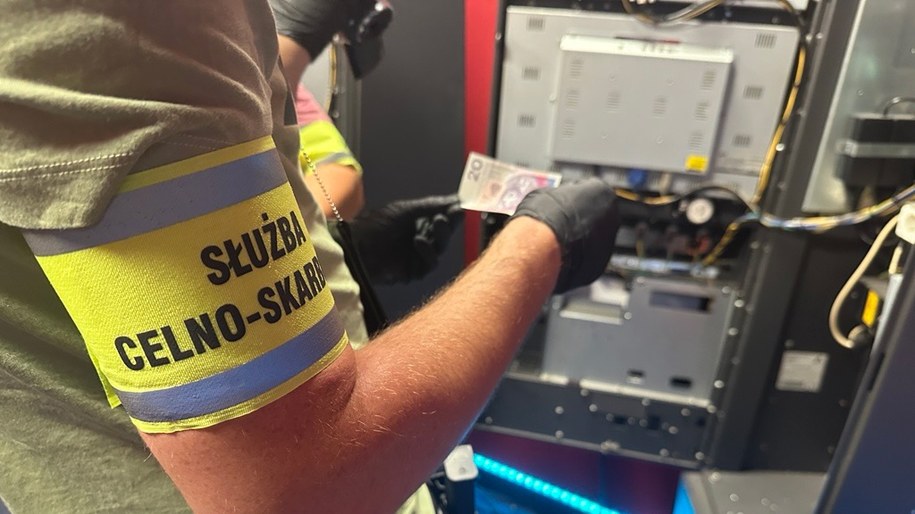 Krajowa Administracja Skarbowa zlikwidowała 23 nielegalne salony gier, fot. KAS /