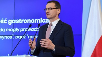 Krajowe połączenia lotnicze zawieszone. Premier podjął decyzję