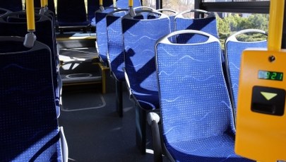 Kraków: Awantura w miejskim autobusie. Jeden z pasażerów został postrzelony