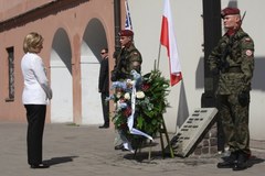Kraków: Clinton oddała hołd ofiarom katastrofy 10 kwietnia