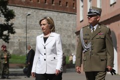 Kraków: Clinton oddała hołd ofiarom katastrofy 10 kwietnia