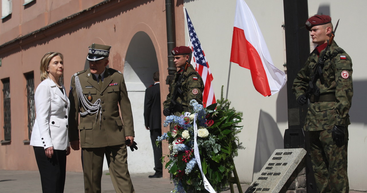 Kraków: Clinton oddała hołd ofiarom katastrofy 10 kwietnia