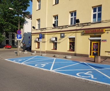 Kraków dba o zmotoryzowanych niepełnosprawnych.  Powstaje dla nich prawie 900 miejsc parkingowych