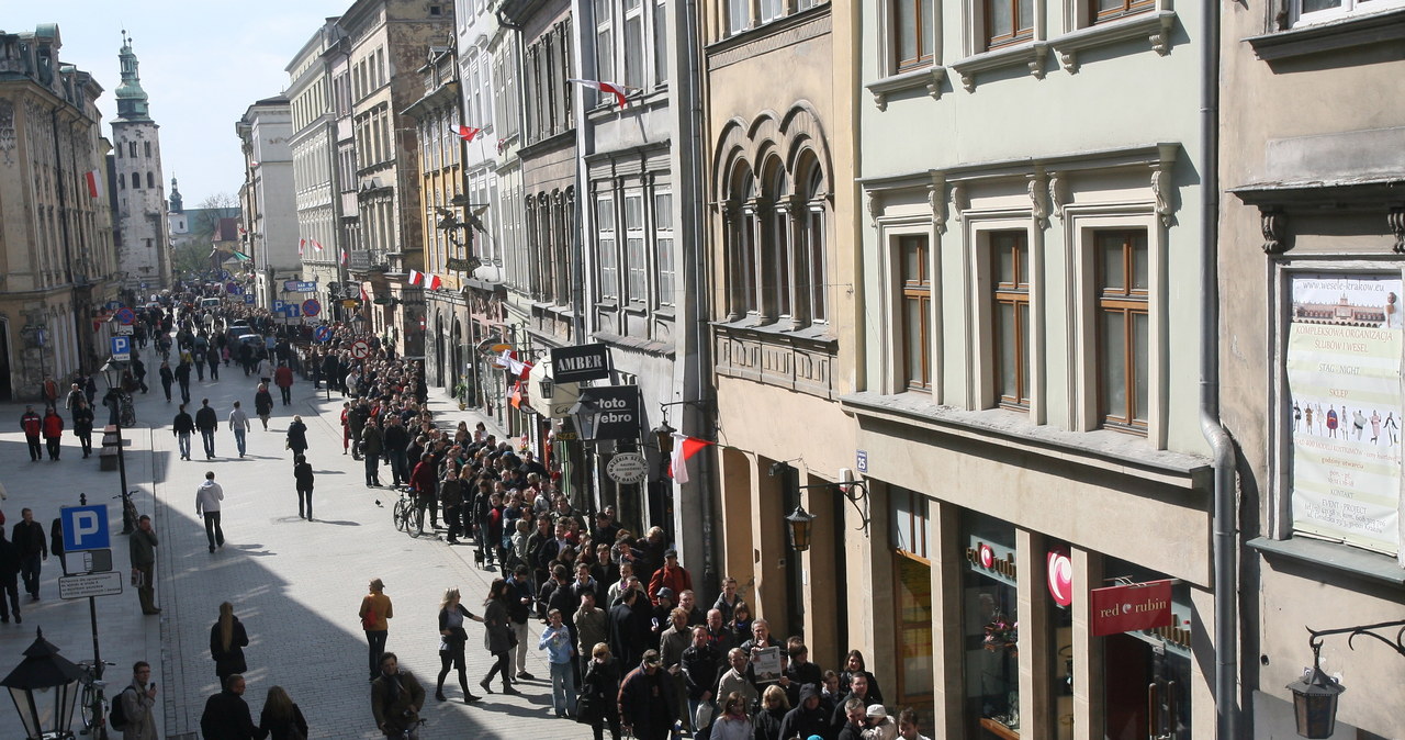 Kraków: Gigantyczna kolejka po wejściówki na uroczystości pogrzebowe
