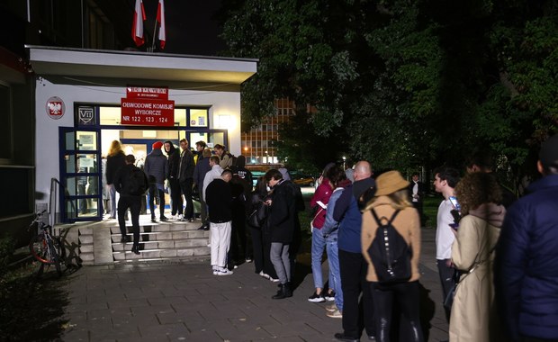 Kraków: Głosowanie zakończyło się po godz. 23:00. "Rozległy się brawa"