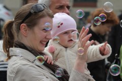 Kraków: Mydlane bańki poszybowały do nieba